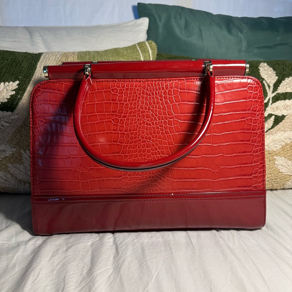 Elegant Red Crocodile-Embossed Women's Bag